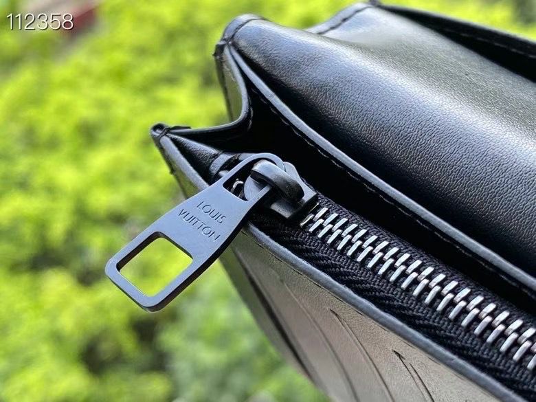 ルイ・ヴィトン LOUIS VUITTON メンズ 二つ折り長財布 モノグラム・シール M80503