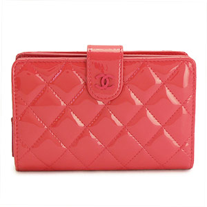 シャネル 財布 CHANEL 二つ折りフラップ マトラッセ キルティング クラシック ココマーク パテントレザー コーラルピンク A48667