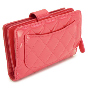 シャネル 財布 CHANEL 二つ折りフラップ マトラッセ キルティング クラシック ココマーク パテントレザー コーラルピンク A48667