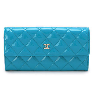 シャネル財布 CHANEL 二つ折りフラップ マトラッセ/キルティング パテントレザー ブルー×SV A50096