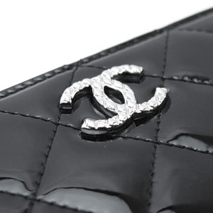 シャネル長財布 CHANEL ラウンドファスナー パテントレザー ブリリアント キルティング ブラック A50106
