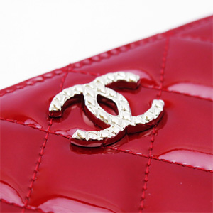 シャネル財布CHANEL ラウンドファスナー パテントレザー ブリリアント キルティング レッド A50106