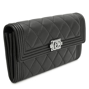 シャネル財布CHANEL 二つ折りフラップ BOY CHANEL/ボーイシャネル キルティング マトラッセ レザー ブラック A68910 