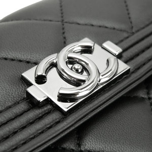 シャネル財布CHANEL 二つ折りフラップ BOY CHANEL/ボーイシャネル キルティング マトラッセ レザー ブラック A68910 