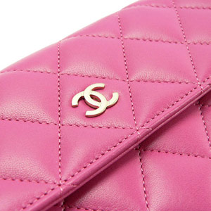シャネルCHANEL 財布 二つ折りフラップ タイムレスクラシック マトラッセ レザー フューシャピンク A50096