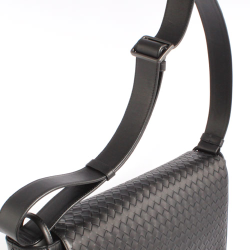 ボッテガ・ヴェネタ BOTTEGA VENETA イントレチャート 斜め掛けショルダーバッグ 221065 V4651 1000 牛革