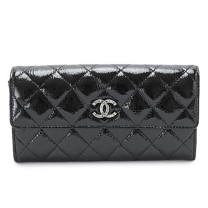 CHANELシャネル 財布 二つ折りフラップ ココマーク キルティング パテントレザー ブラック A69351 Y25149 94305
