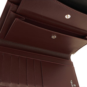シャネルCHANEL財布 三つ折り ココマーク キルティング ラムレザー/マトラッセ ブラック×ボルドー A31506 Y01480 C3906