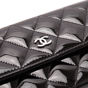 シャネルCHANEL 財布 二つ折りフラップ マトラッセ/キルティング パテントレザー ブラック×SV A50096 PATENT BKSV