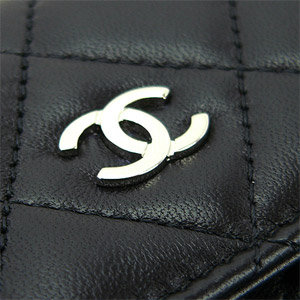 シャネル 財布 CHANEL 二つ折りフラップ キルティング マトラッセ ラムレザー ブラック/SV A50096 Y01480 C3906