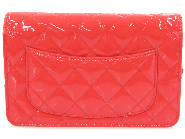 シャネル チェーンウォレット エナメル マトラッセ ココマーク キルティング 長財布 A33814 CHANEL 財布