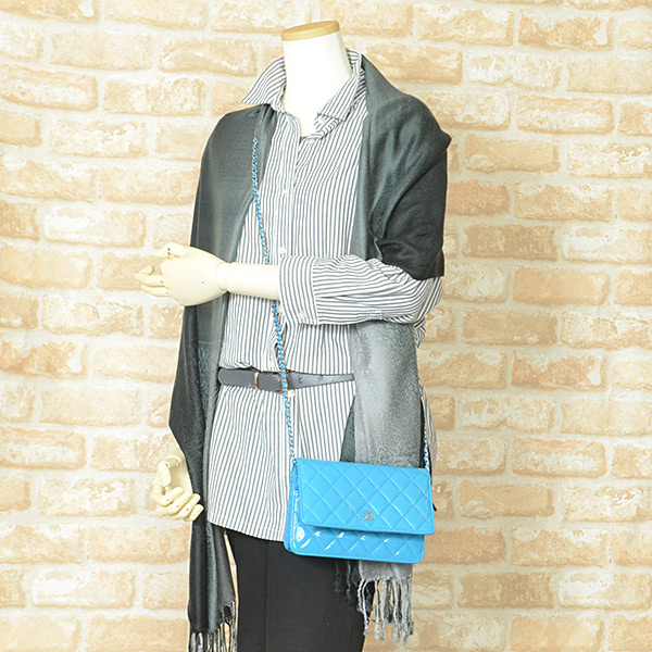 シャネル CHANEL チェーンウォレット A33814バッグ パテントレザー