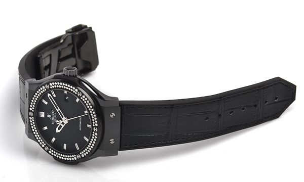 ウブロ クラシックフュージョン ブラックマジック セラミック４２ｍｍ 542.CM.1170.LR.1104