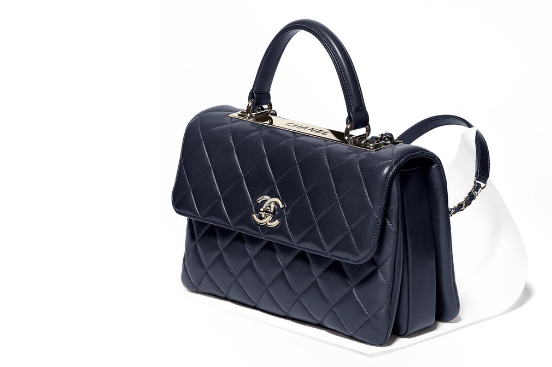 CHANEL シャネル 16A秋冬 定番に昇格ロゴプラックハンドバックM  A69923 Y60767 2B941