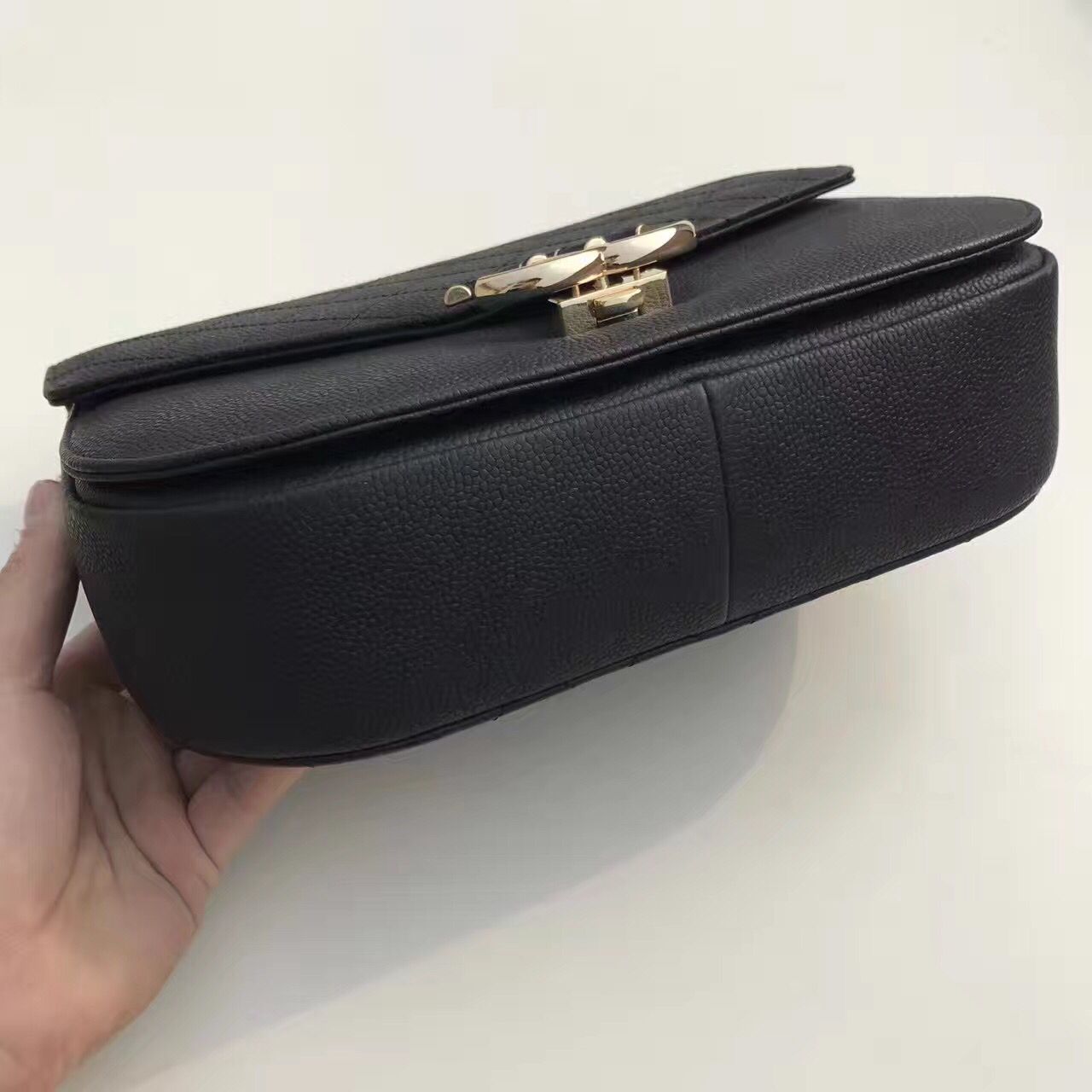 ブランドシャネル  chanel ハンドバッグ　グレインド　カーフスキン　ブラック A93659 Y61153 C0201