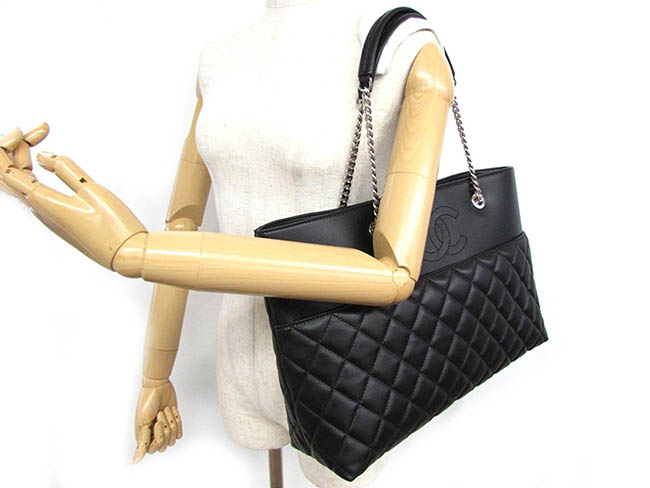 シャネル CHANEL チェーントートバッグ ブラック レザー A652210
