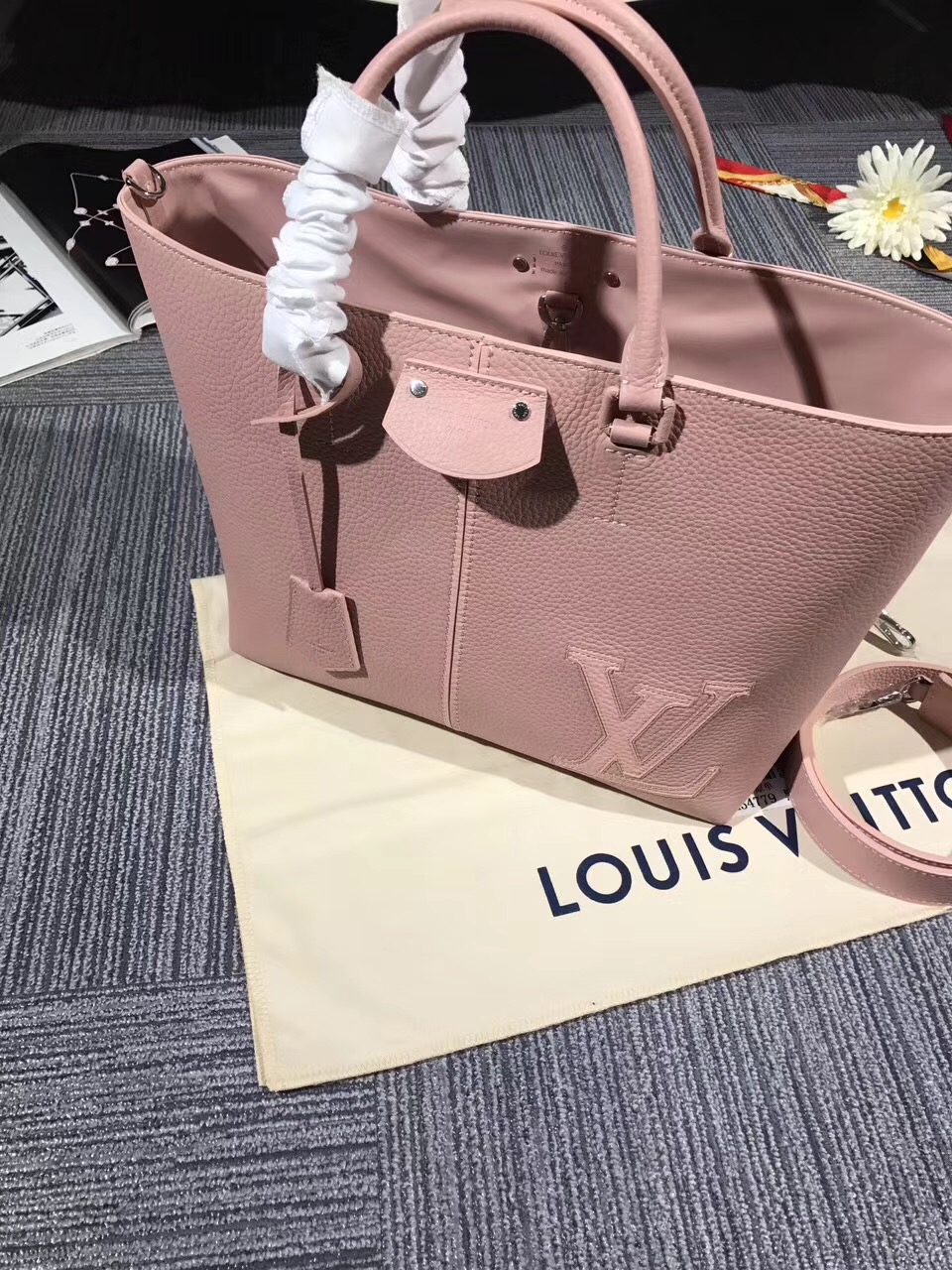 Louis Vuitton トリヨンレザー ペルネル トート M54780