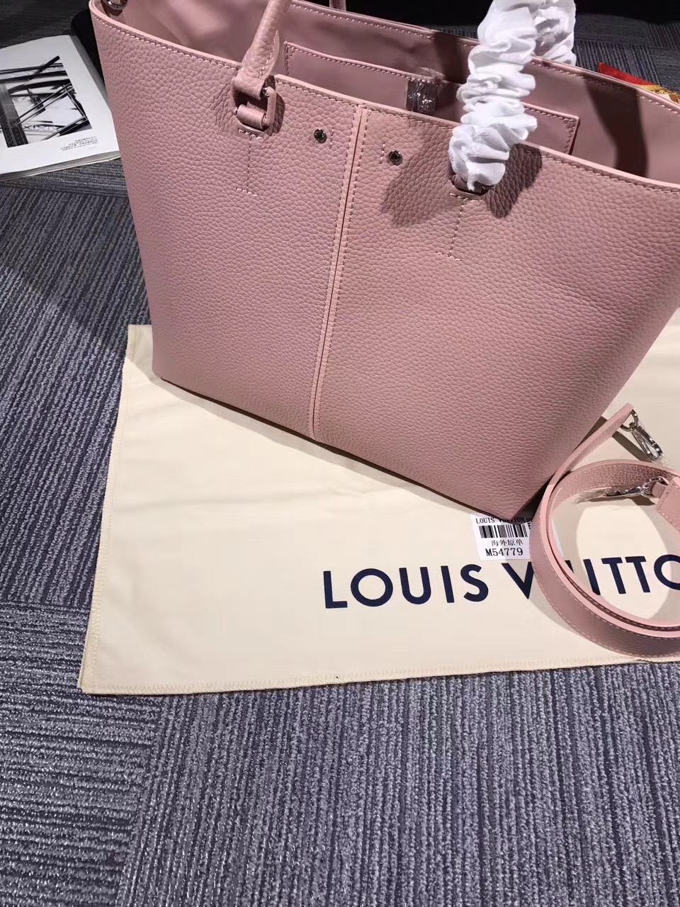 Louis Vuitton トリヨンレザー ペルネル トート M54780