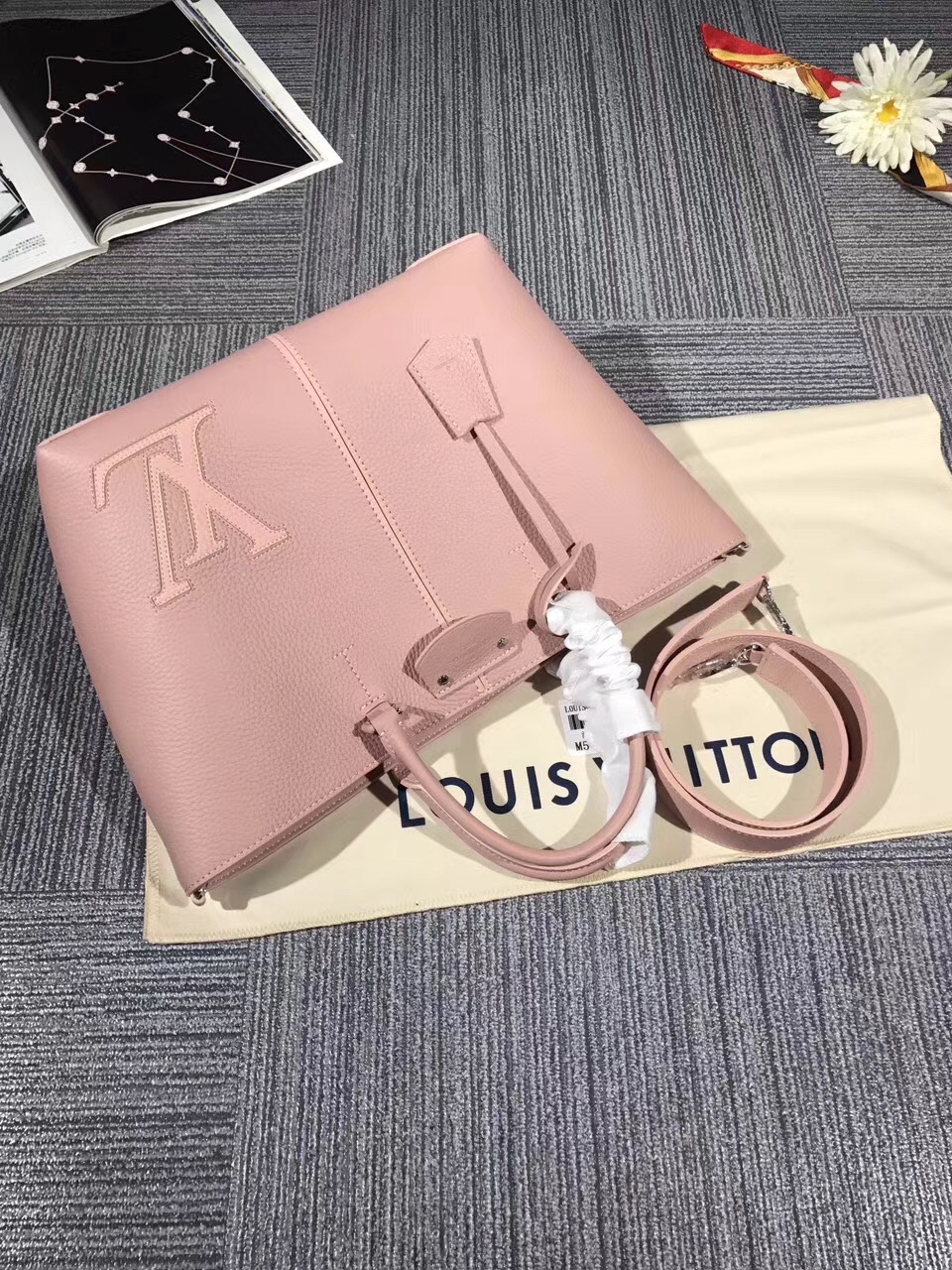 Louis Vuitton トリヨンレザー ペルネル トート M54780