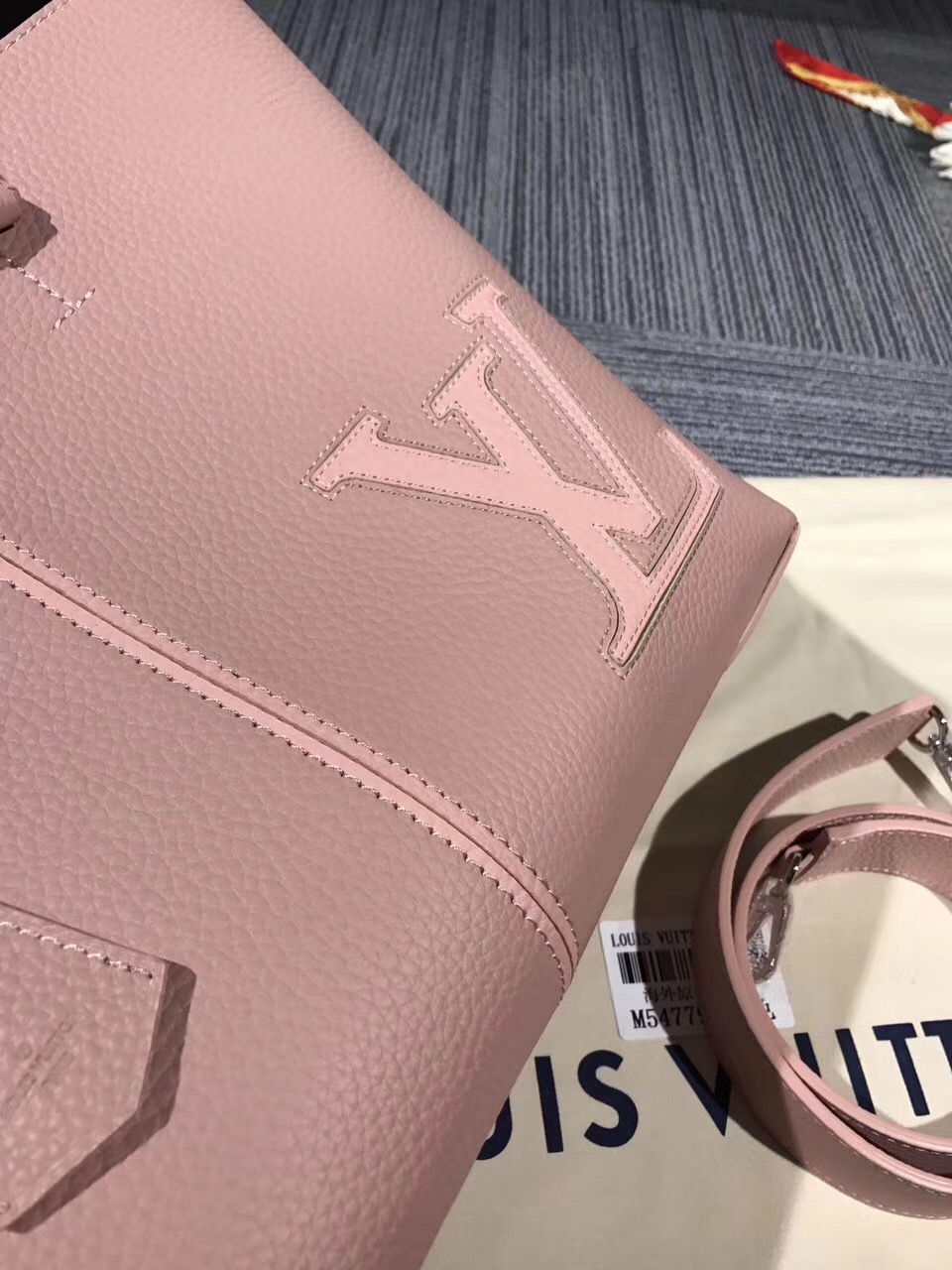 Louis Vuitton トリヨンレザー ペルネル トート M54780