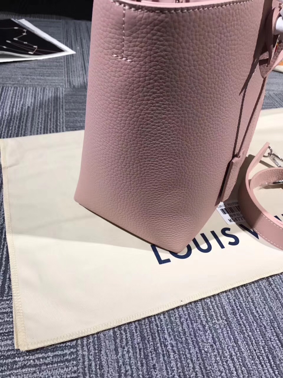 Louis Vuitton トリヨンレザー ペルネル トート M54780