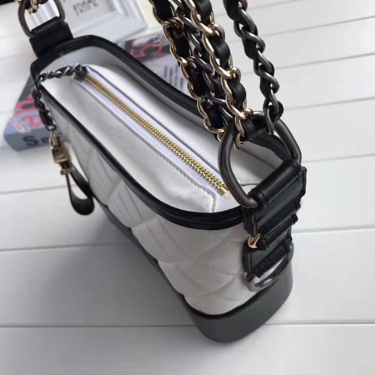 CHANEL スモール チェーンショルダーバッグ A91810 Y61477 C0200