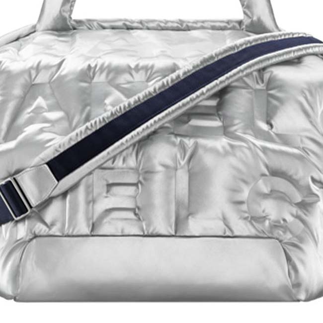 CHANEL ラージ　ジップエンボスナイロンバッグ Silver A91935 Y82702 45002