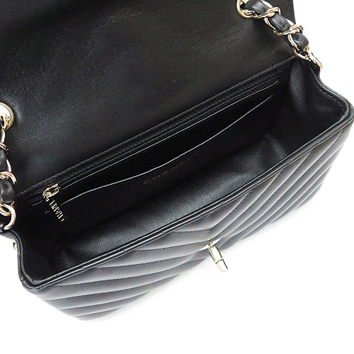 シャネル ショルダーバッグ CHANEL レディース シェブロン ポシェット ココマーク キルティング レザー ブラック/GD A69900 Y25539 94305