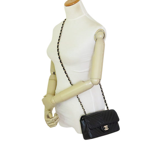 シャネル ショルダーバッグ CHANEL レディース シェブロン ポシェット ココマーク キルティング レザー ブラック/GD A69900 Y25539 94305