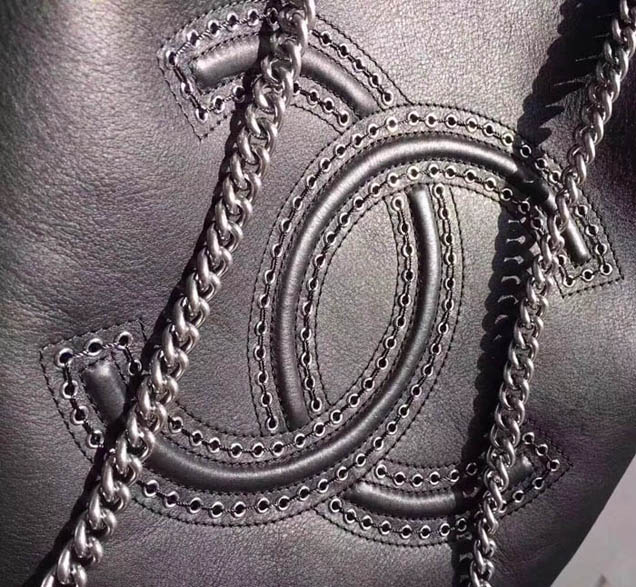 CHANEL ラージ ショッピング バッグ A69994 Y83239 94305 カーフスキン/アイレット ブラック 