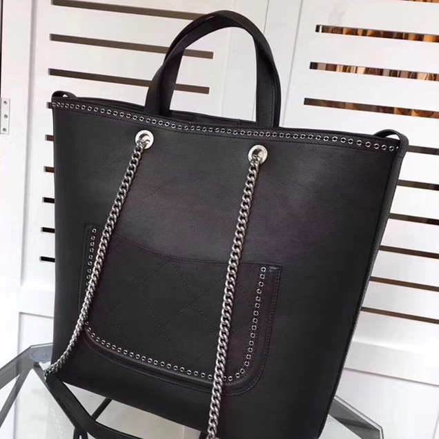 CHANEL ラージ ショッピング バッグ A69994 Y83239 94305 カーフスキン/アイレット ブラック 
