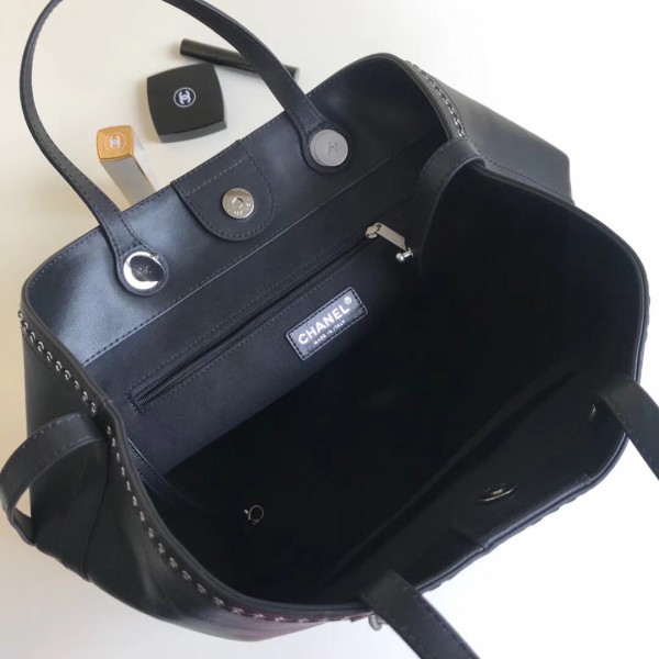 CHANEL ラージ ショッピング バッグ A69994 Y83239 94305 カーフスキン/アイレット ブラック 
