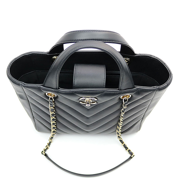シャネル 【CHANEL】シェブロン スモール ショッピングバッグ ブラック カーフスキン クラシック 2WAYチェーンショルダートート マトラッセ Vステッチ キルティング A91642
