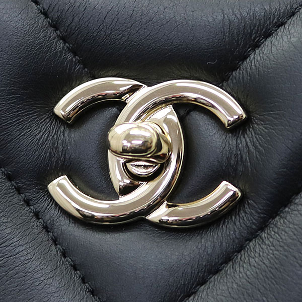シャネル 【CHANEL】シェブロン スモール ショッピングバッグ ブラック カーフスキン クラシック 2WAYチェーンショルダートート マトラッセ Vステッチ キルティング A91642