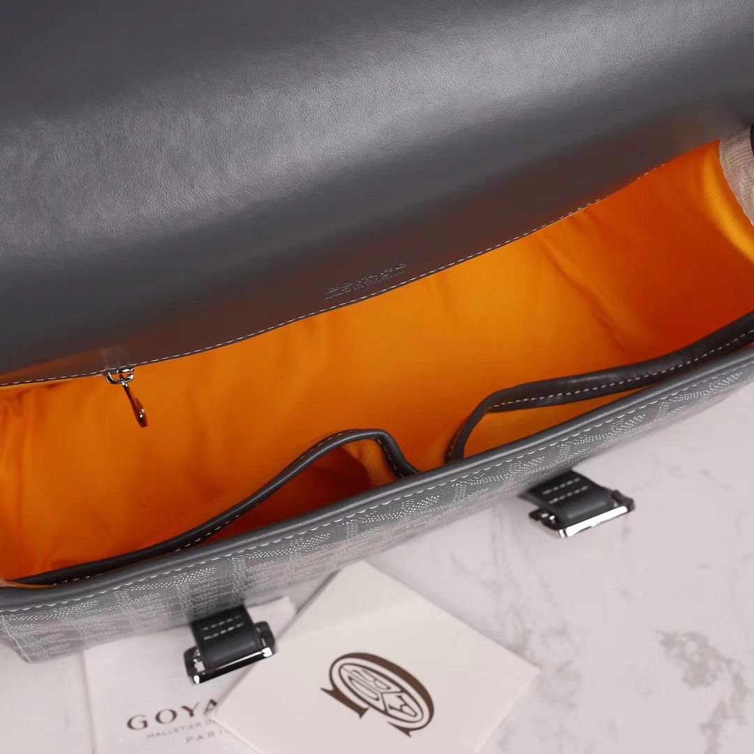 GOYARD ベルヴェデール ユニセックス ショルダーバッグ グレー×シルバー金具 Goyard2020015
