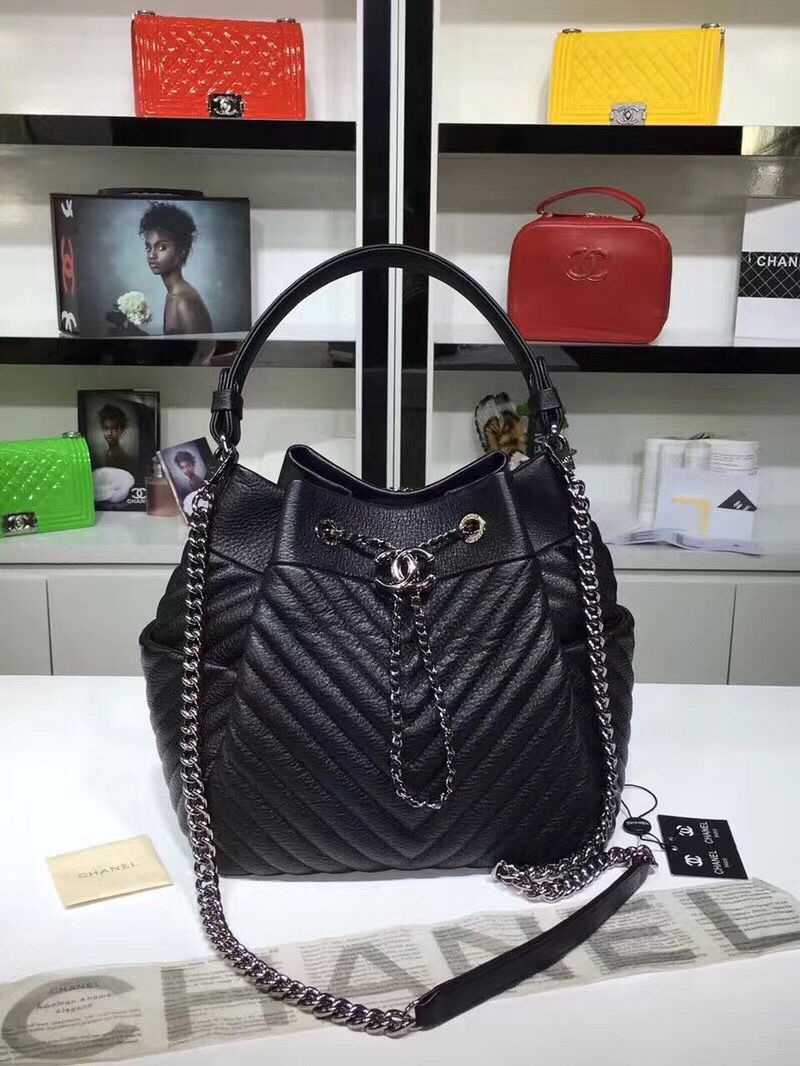 シャネル 【CHANEL】 シェブロンキルティング ドーローストリングバッグ ミディアム ブラックレザー チェーンショルダーバッグ 斜め掛け 巾着型 ココマーク Vステッチ A91273