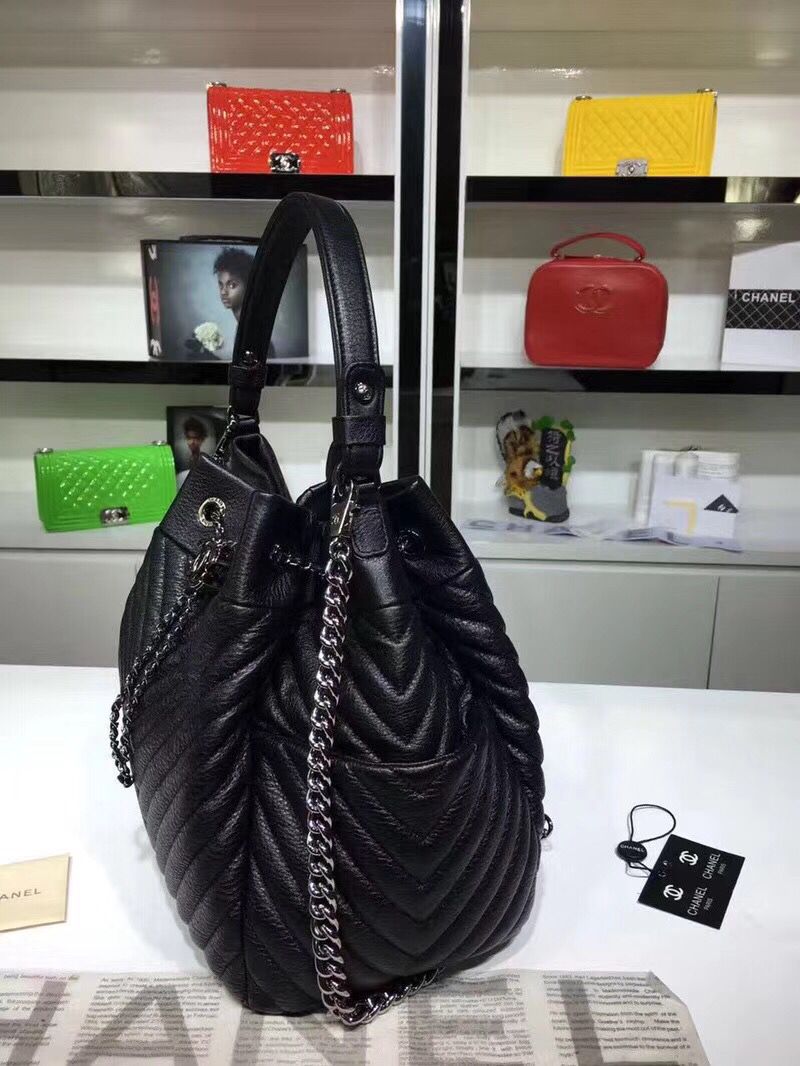 シャネル 【CHANEL】 シェブロンキルティング ドーローストリングバッグ ミディアム ブラックレザー チェーンショルダーバッグ 斜め掛け 巾着型 ココマーク Vステッチ A91273
