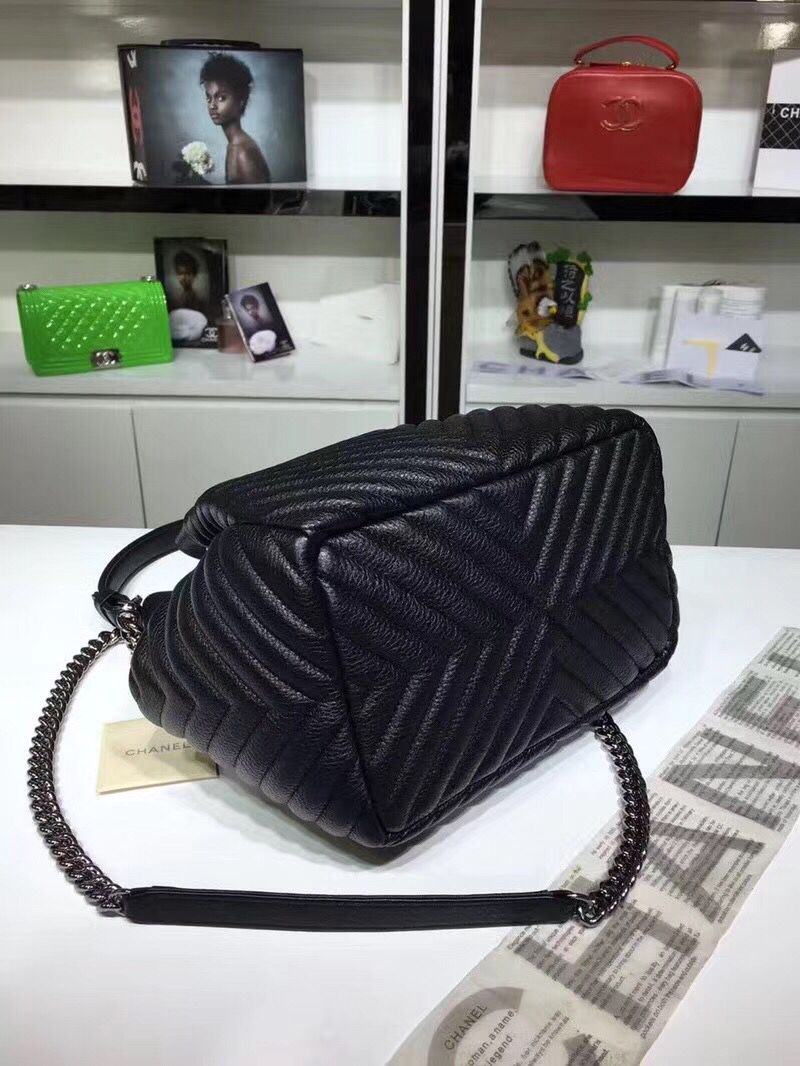 シャネル 【CHANEL】 シェブロンキルティング ドーローストリングバッグ ミディアム ブラックレザー チェーンショルダーバッグ 斜め掛け 巾着型 ココマーク Vステッチ A91273
