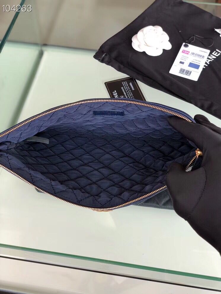 シャネル BOY CHANELポーチ ブルー A84406 Y83621 5B658
