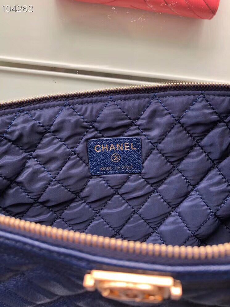 シャネル BOY CHANELポーチ ブルー A84406 Y83621 5B658
