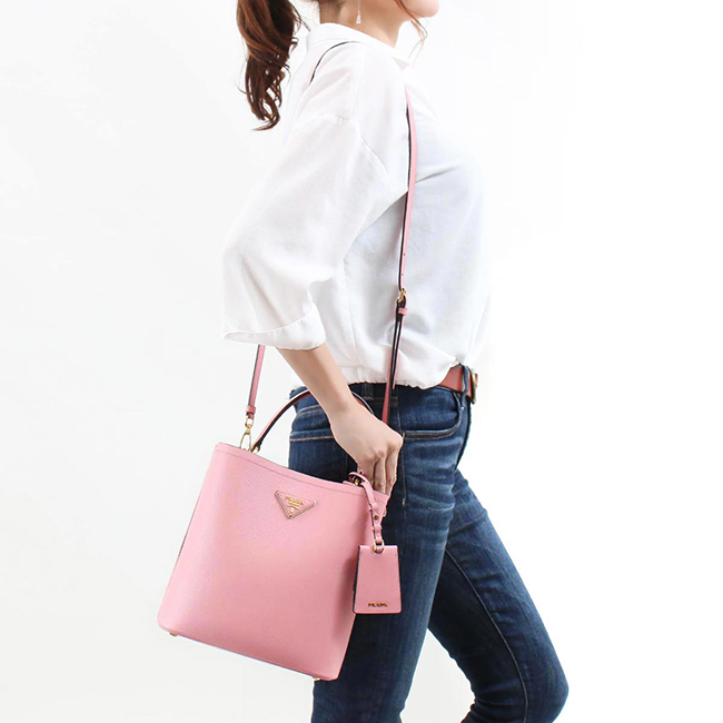 プラダ PRADA ハンドバッグ/ショルダーバッグ サフィアーノ/SAFFIANO キュイール/CUIR C パニエ 三角ロゴプレート ペタロピンク&ブラック 1BA212 2ERX F0TMS レディース