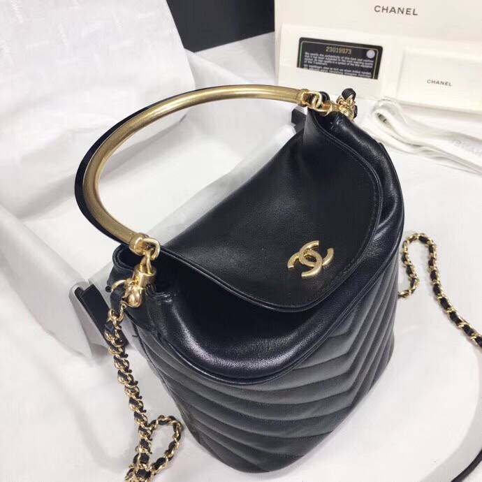 CHANELバッグ シャネル 18AW A57861 Y83679 94305 バケットバッグ ブラック 