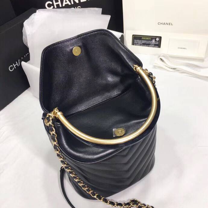 CHANELバッグ シャネル 18AW A57861 Y83679 94305 バケットバッグ ブラック 