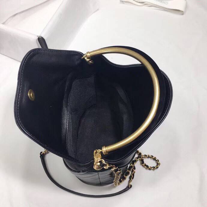 CHANELバッグ シャネル 18AW A57861 Y83679 94305 バケットバッグ ブラック 