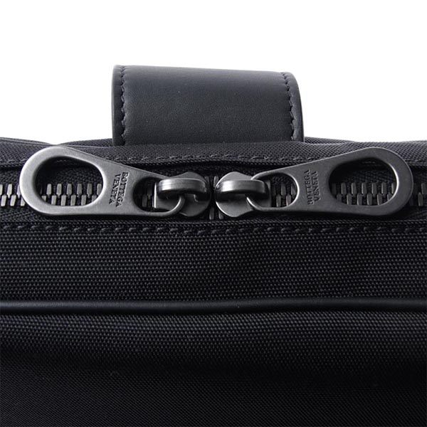 ボッテガヴェネタ BOTTEGA VENETA ボディバッグ ワンショルダー ブラック メンズ バッグ 520117 vaye3 1000 HI-TECH CANVAS ハイテクキャンバス