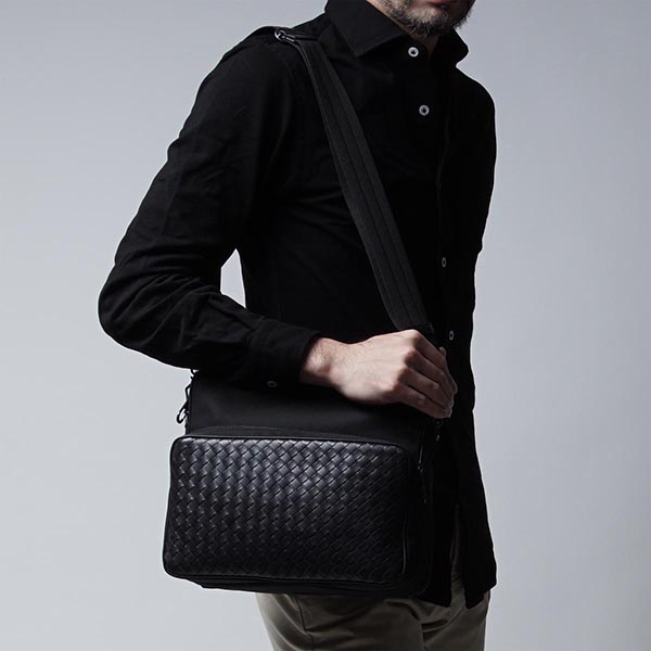 BOTTEGA VENETA メッセンジャー バッグ メンズ バッグ メッセンジャーバッグ 革 メンズ 通勤 自転車 バイク レザー 本革 407391 vaye3 1000 HI-TECH CANVAS