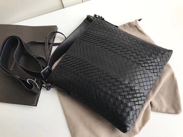 ボッテガヴェネタバック BOTTEGA VENETA ネロ イントレチャート VN クロスボディバッグ 276357 V465C 1888