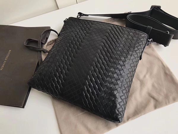 ボッテガヴェネタバック BOTTEGA VENETA ネロ イントレチャート VN クロスボディバッグ 276357 V465C 1888
