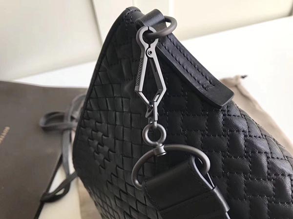 ボッテガヴェネタバック BOTTEGA VENETA ネロ イントレチャート VN クロスボディバッグ 276357 V465C 1888