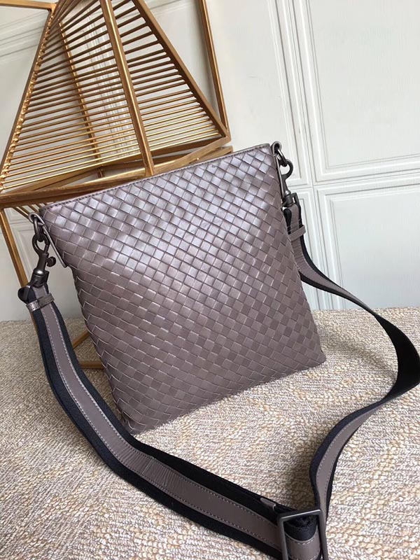 BOTTEGA VENETA ショルダーバッグ メンズ バッグ ショルダー 普段づかい 革 レザー 通勤 バイク 仕事 自転車 276357-v465c-1569